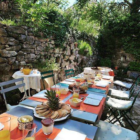 Bed and Breakfast Les Roses Tremieres Bargème Exterior foto