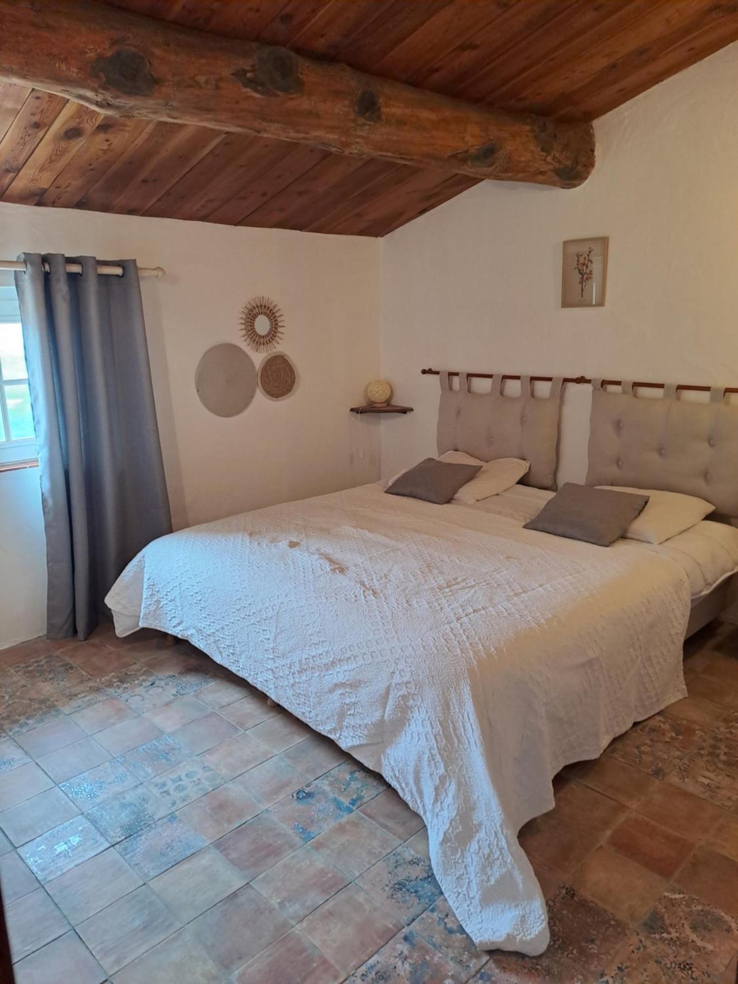 Bed and Breakfast Les Roses Tremieres Bargème Exterior foto